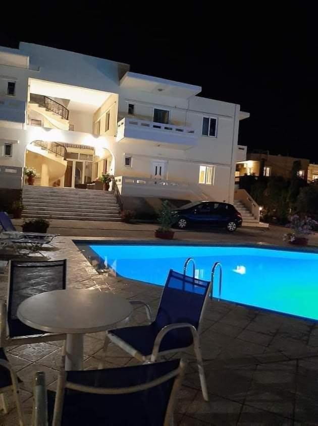 Michalis Litinas Apartments Agia Marina  Exterior photo